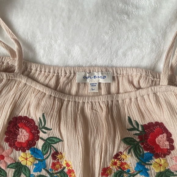 Solemio Floral Embroidered Off-Shoulder Crop Top - Picture 2 of 3
